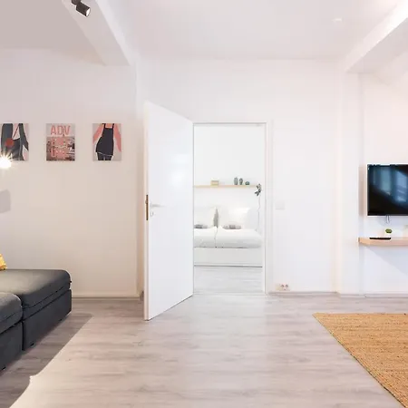 2 Bedroom Top Floor Apartment Direct On Marienplatz